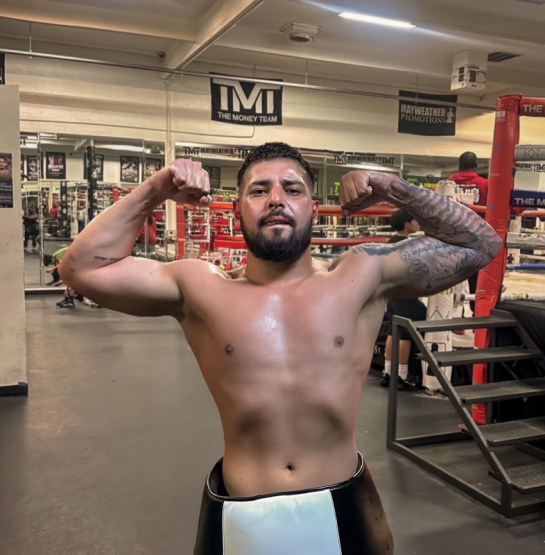 Natan Bianco hará su debut profesional en boxeo este sabado 16 de noviembre en colombia